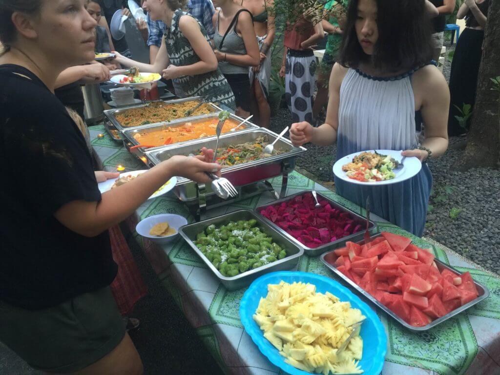 volunteers receive 3 meal per day in bali