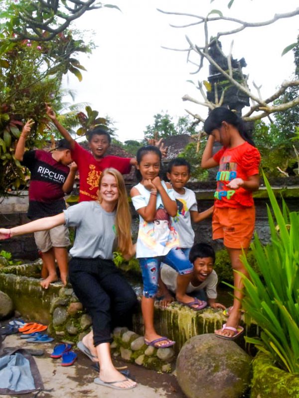 primary school students with bali volunteer teacher