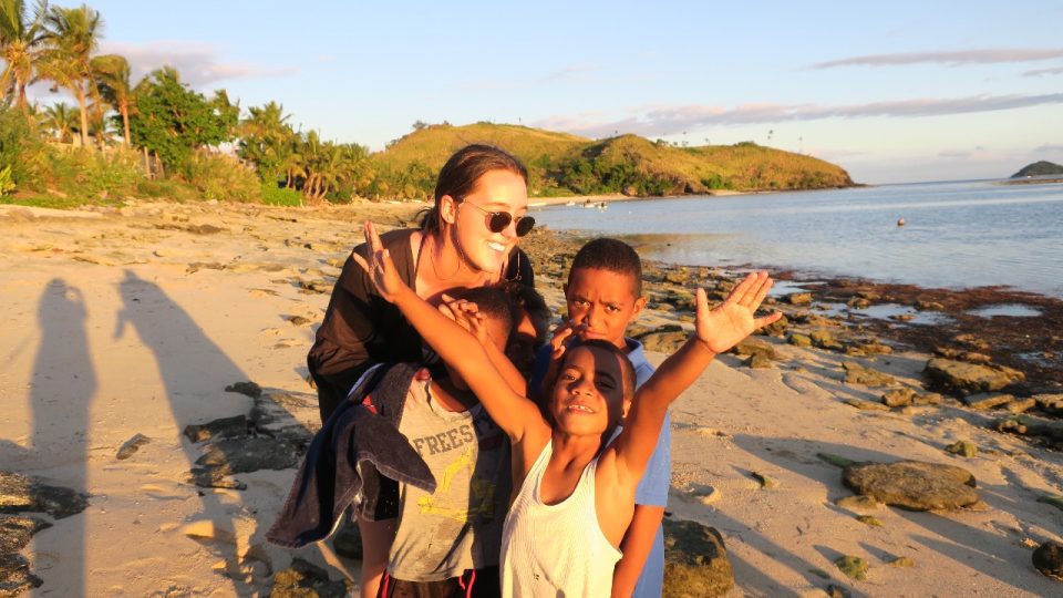 island volunteer fiji with ivi