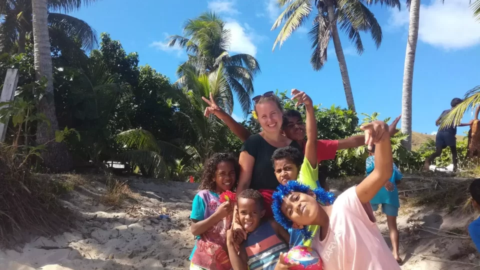 Noora-on-the-beach-in-Fiji-with-the-children