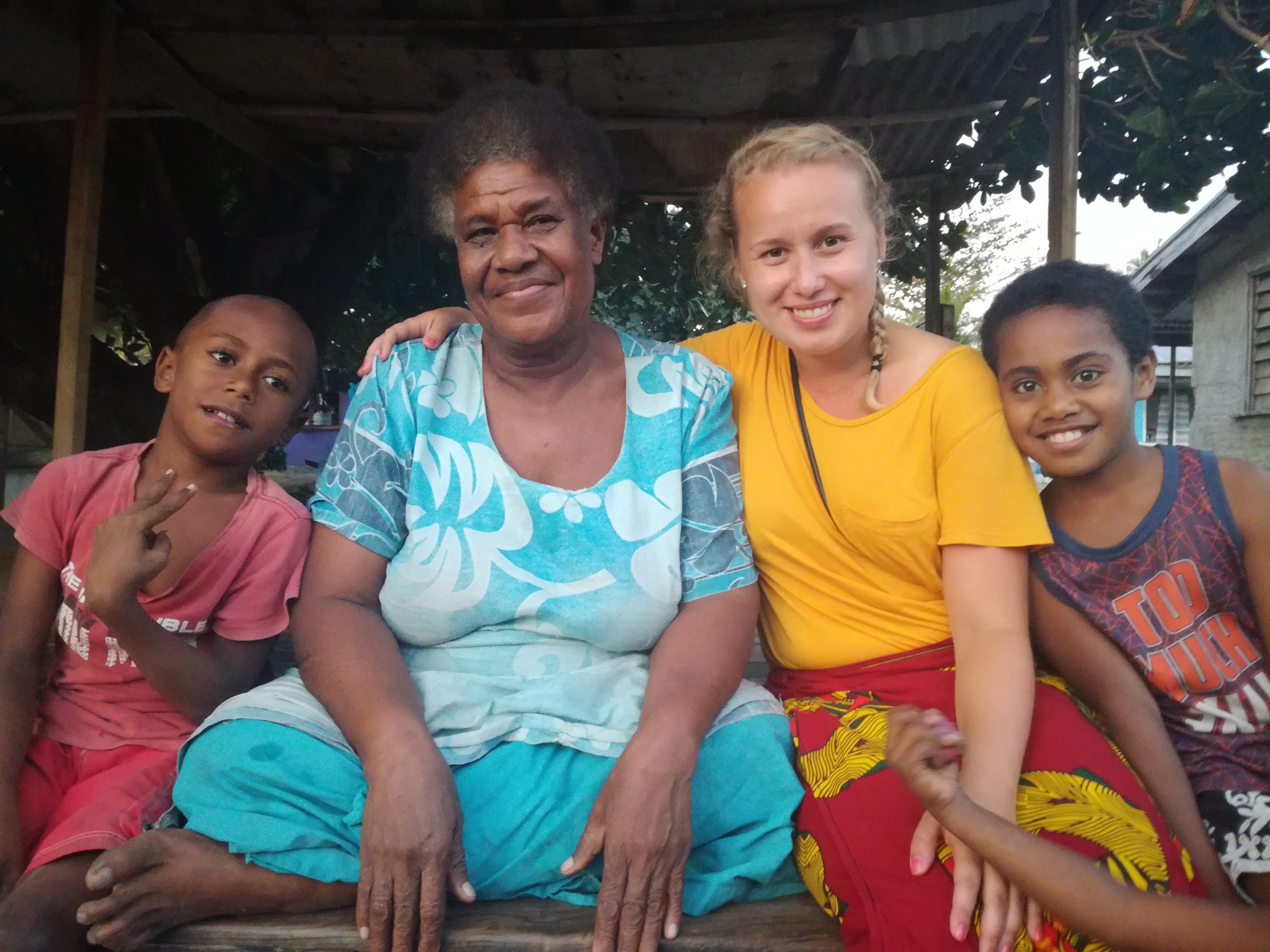 volunteer on island in fiji helping families