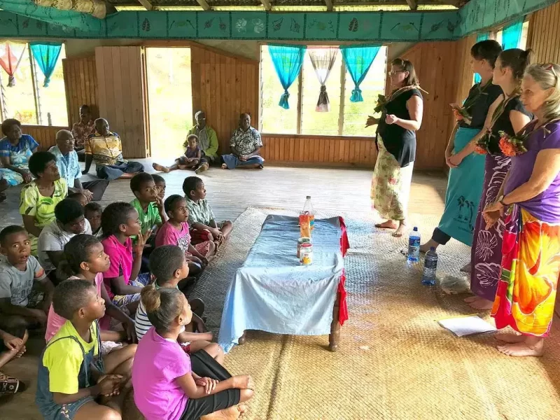 IVI-volunteers-teaching-fijian-children-about-sugar-and-diet