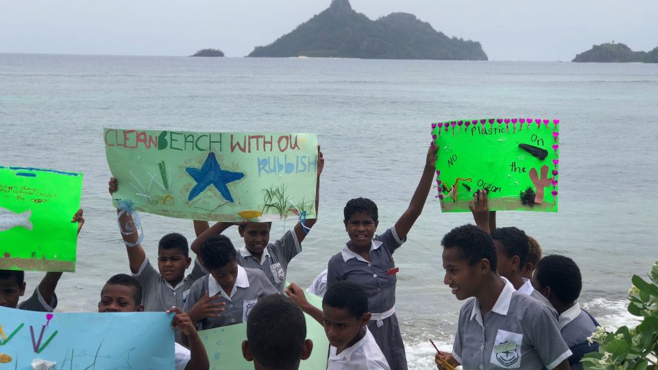 fijian school children volunteering IVI