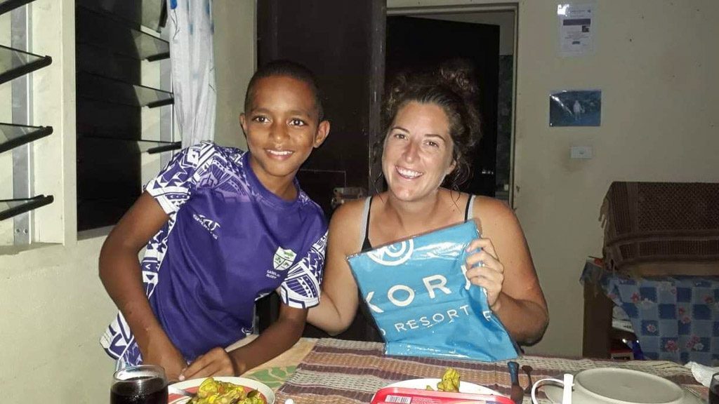 voluntter with child in Fiji