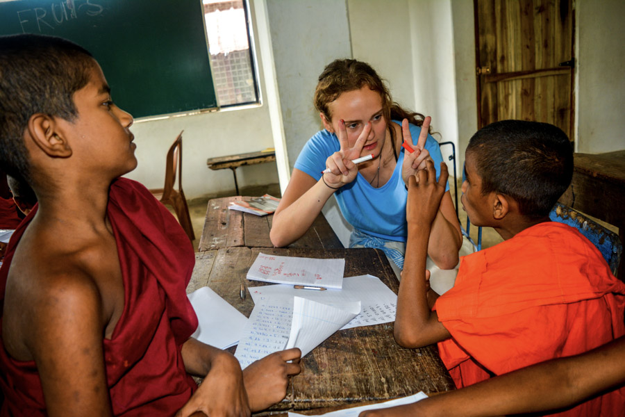 _Kandy Teaching Monks