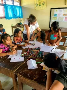 colouring-with-school-children