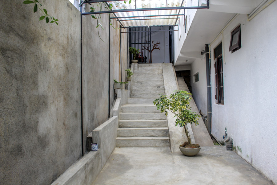 stairs to the ground floor from outside (Kandy)