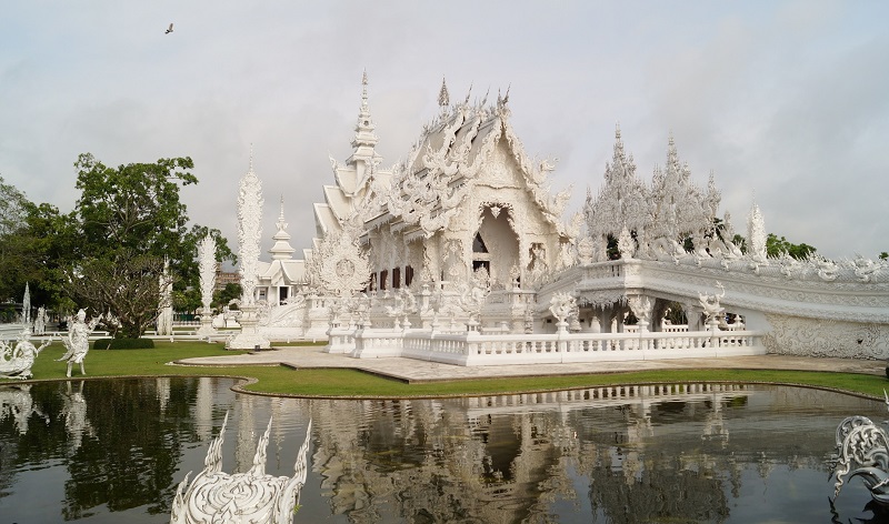 white temple chiang rai