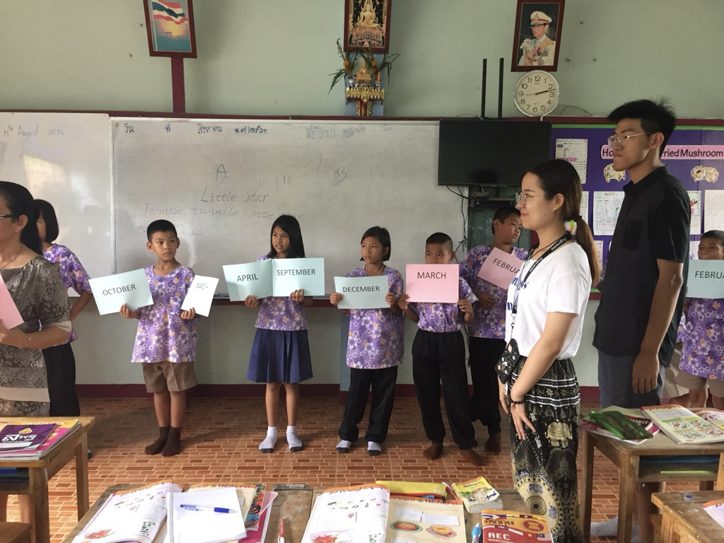 kids holding up month signs