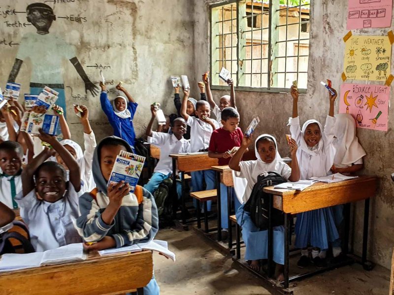 kids in classroom.