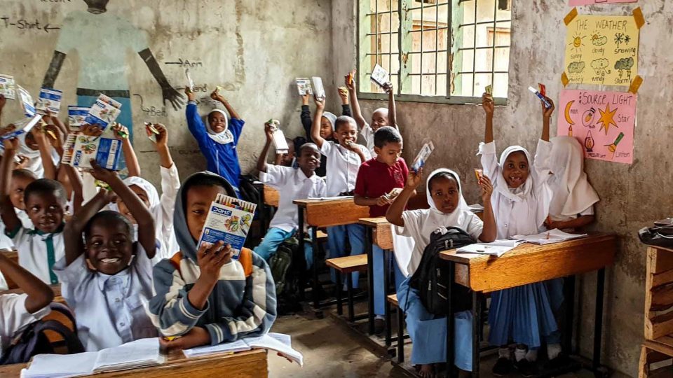 kids in classroom.