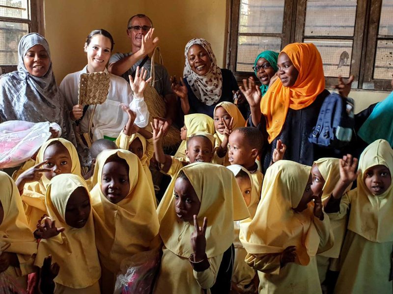 kids in classroom.