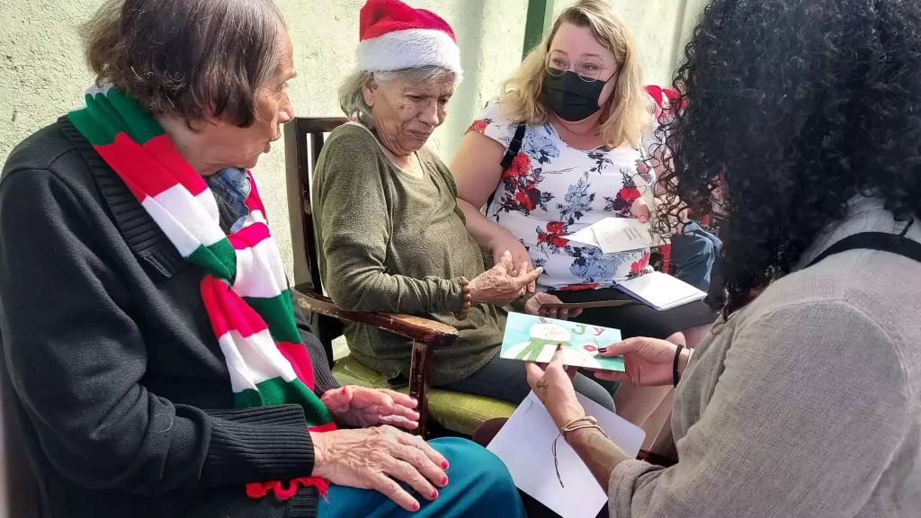 giving xmas card to lady-