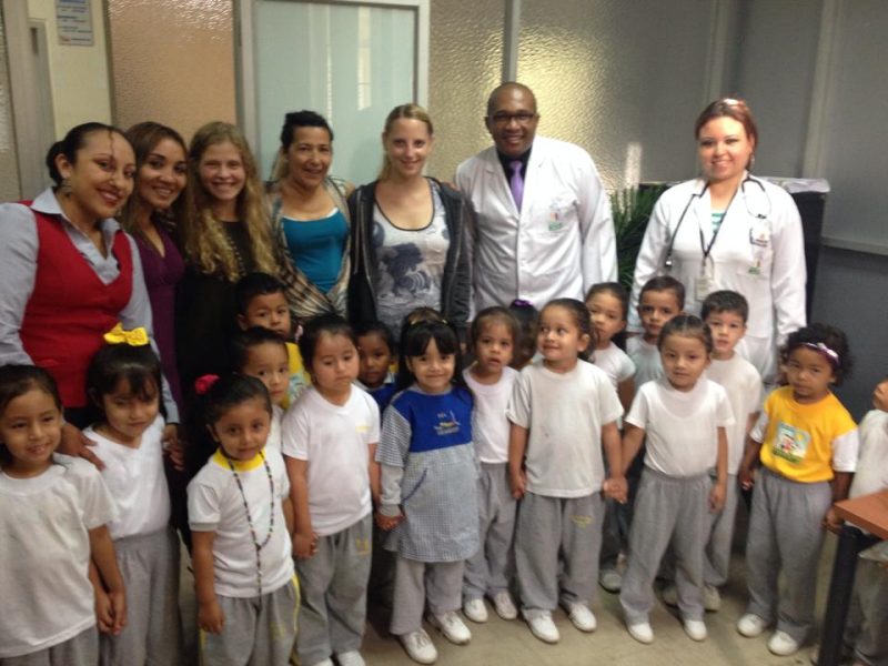 group pic at kindy in ecuador