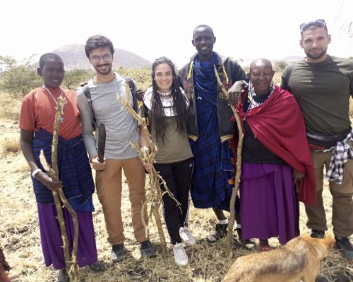 Group photo of with the Maasai people and ivi volunteers