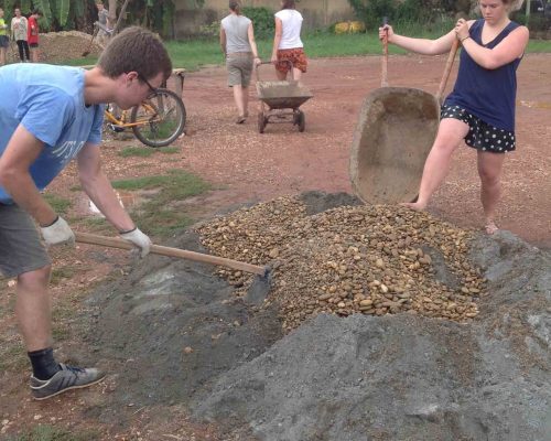 Crushing rocks