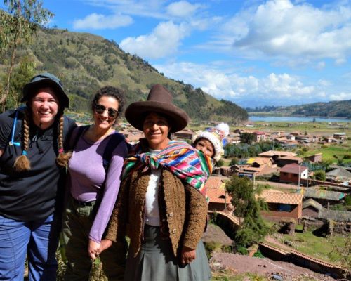 Cusco volunteers through IVI in Peru