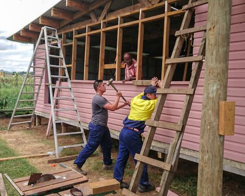 IVI voluntter working on fiji building project