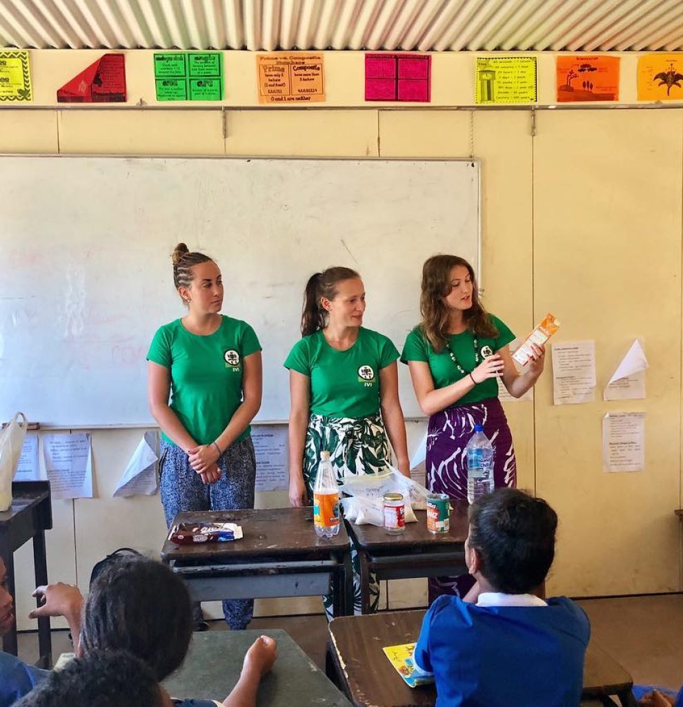 Holly and the volunteers teaching fijian kids about nutrition and diet