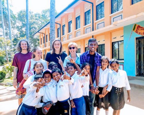 Kandy Teaching_group photo with kids