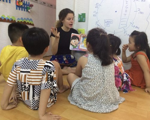 Participants teaching vocabulary to kids (2)-Ho Chi Minh