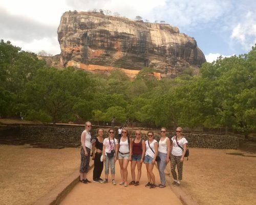 volunteer touring in sri lanka