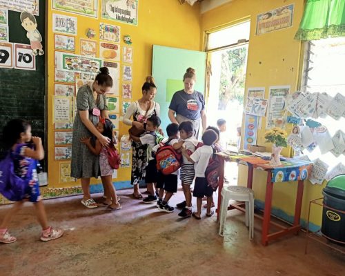 Student say goodbye to the teachers