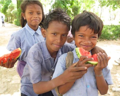 alex sampson5 eating watermelon with the kids