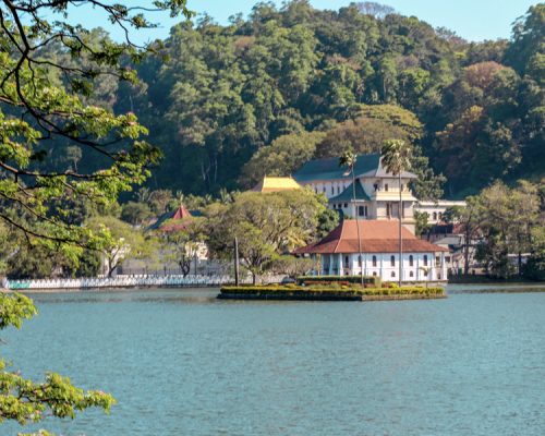 blue lake Sri Lanka