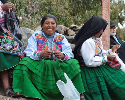 Peruvian woman knitting in Cuzco